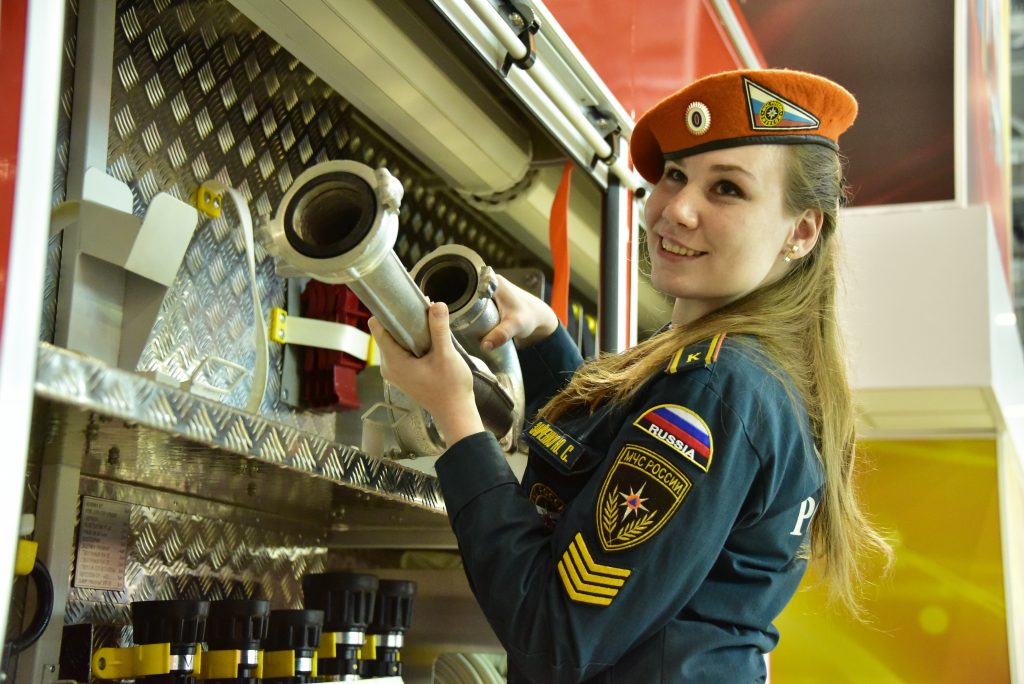 Свыше 500 пожарных и добровольцев обеспечат безопасность в Москве на День города